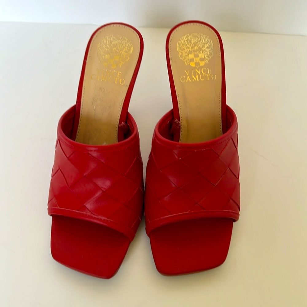 Vince Camuto Red Mules with Block Heel and Open Back - Picture 3 of 6